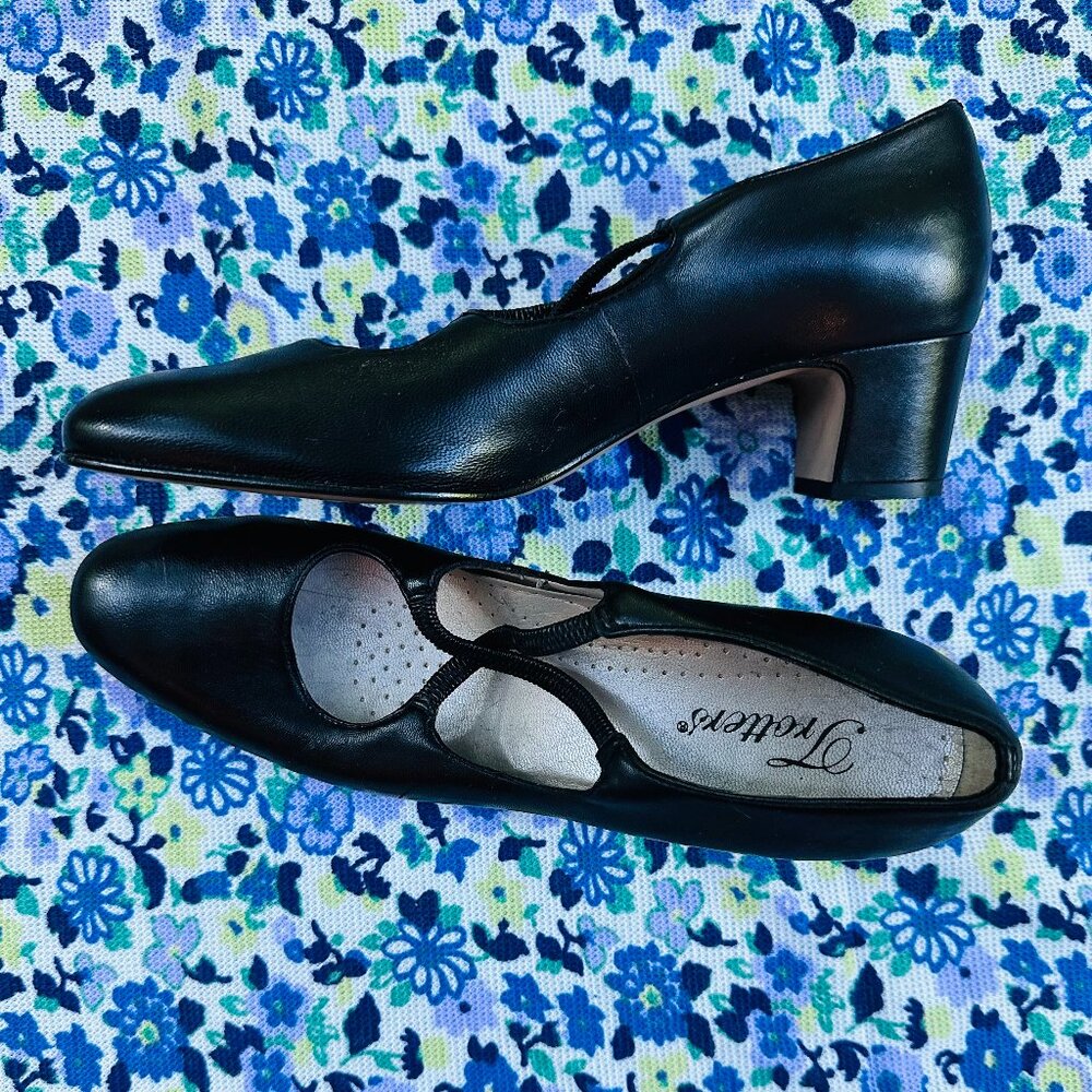 Vintage 1970s Trotters Navy Leather Mary Jane Pumps Block Heel 7.5 Narrow